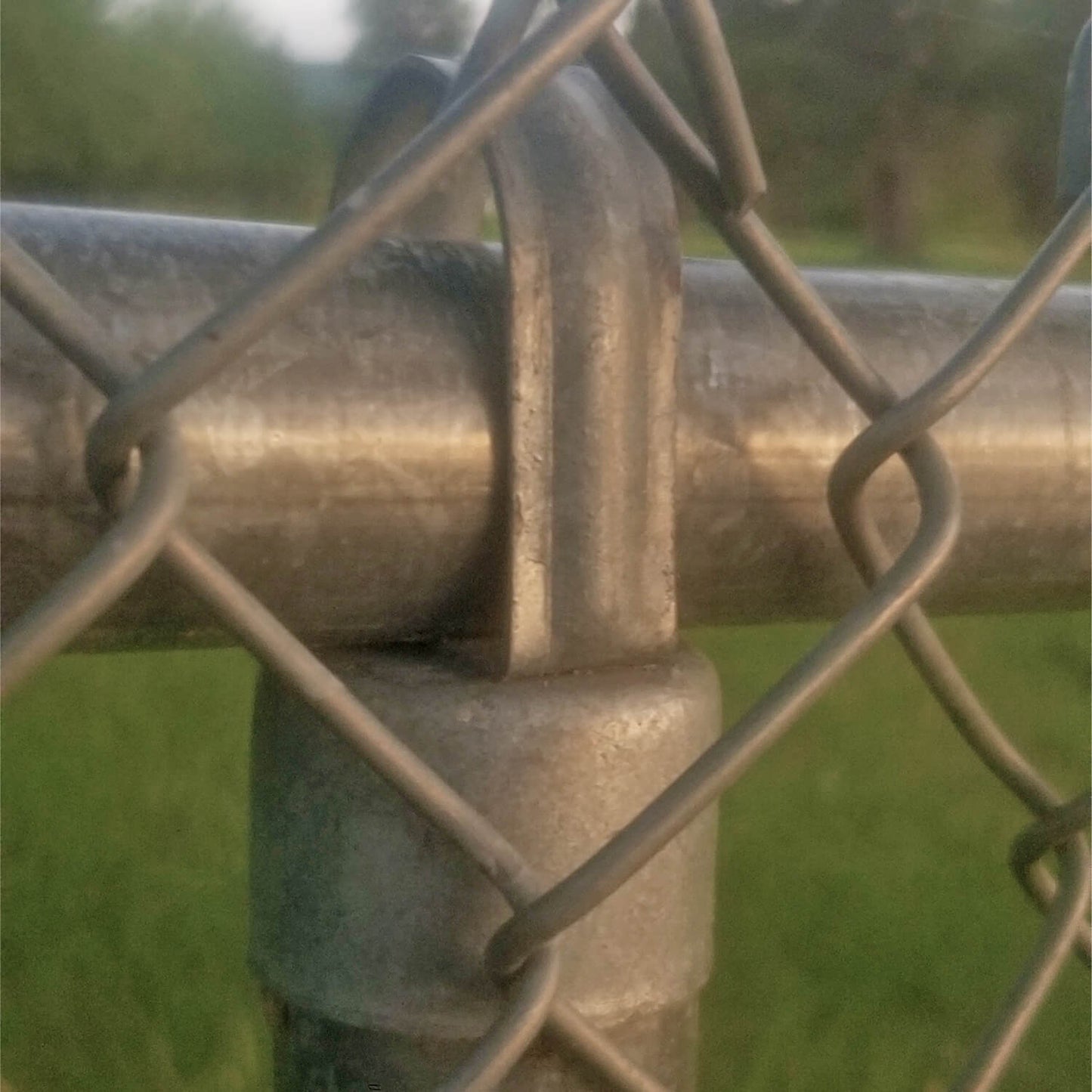 Galvanized Pressed Steel Chain Link Fence Loop Cap (Eye Top)